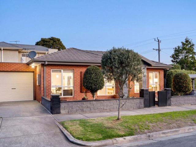 A Renovated Corner Residence With Room to Live