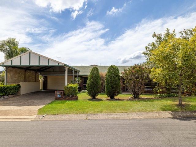 A Renovated Robertson Family Home with Its Own Granny Flat, a Stroll from Robertson State School