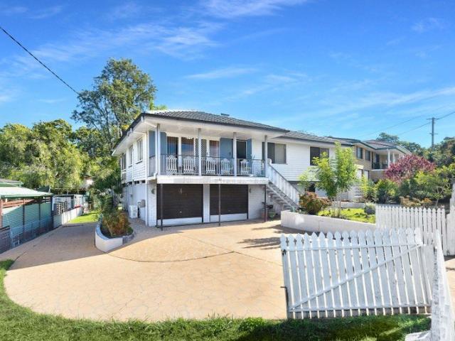 A Renovator's Dream with 3 Bedrooms, Sunroom, and Original Style Perfect for Every Family!