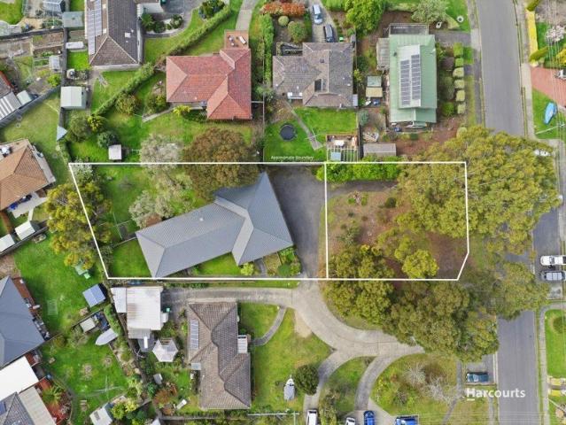 A Renovators Opportunity: 5 Bedrooms, 2 Titles on 1507m2, +108m2 Garage/workshop