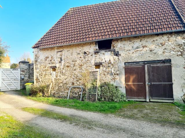 A RENOVER AU COEUR DU VILLAGE DE GRESSEY 78550
