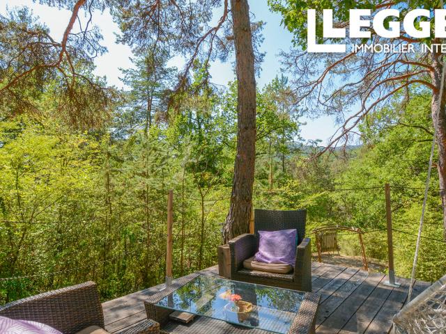 À rénover: ferme provençal, 4 chambres, 2,5 ha du terrain, avec hébergements insolites dans forêt