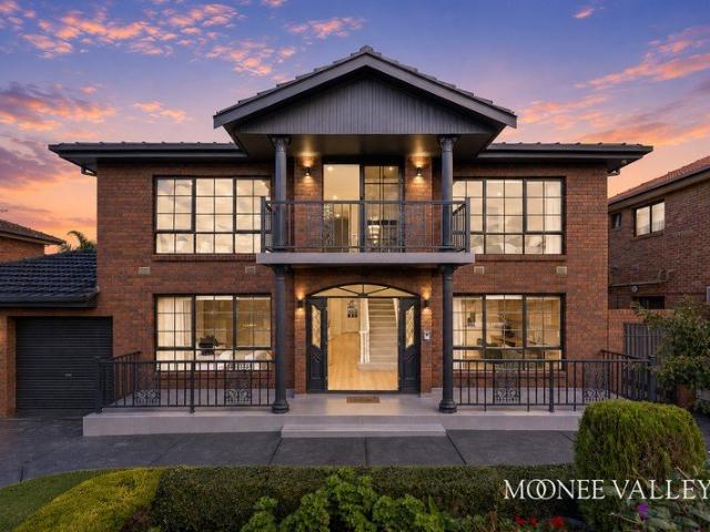 A Residence of Distinction in a Blue Chip Estate Setting