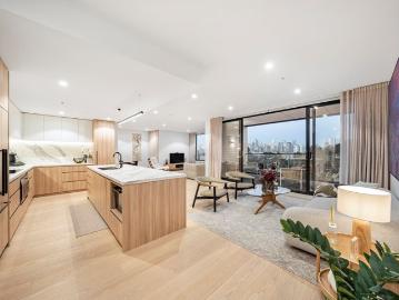 A Residence of Scale, Light and Views