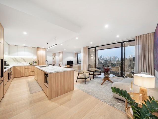 A Residence of Scale, Light and Views