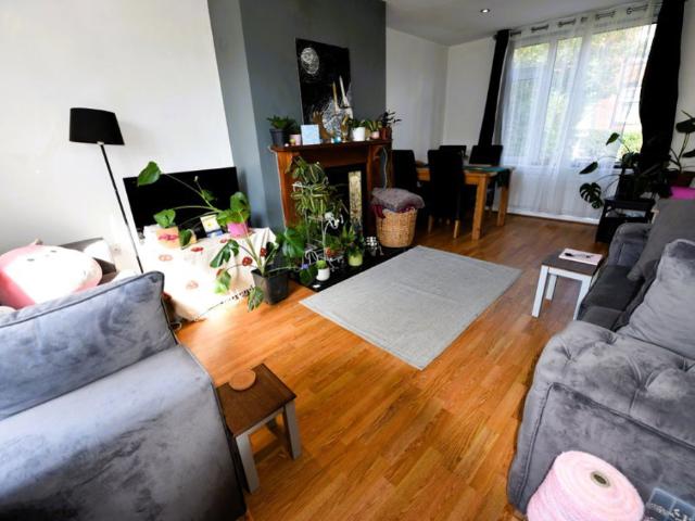 A room for rent in 3 bedroom House in Langdale Avenue 3 Bed, Leeds