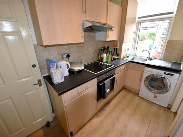 A room for rent in 1 bedroom House Share in Woodside Avenue HS, Leeds