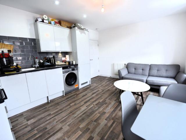 A room for rent in 2 bedroom Flat in Marsh Vale, Leeds