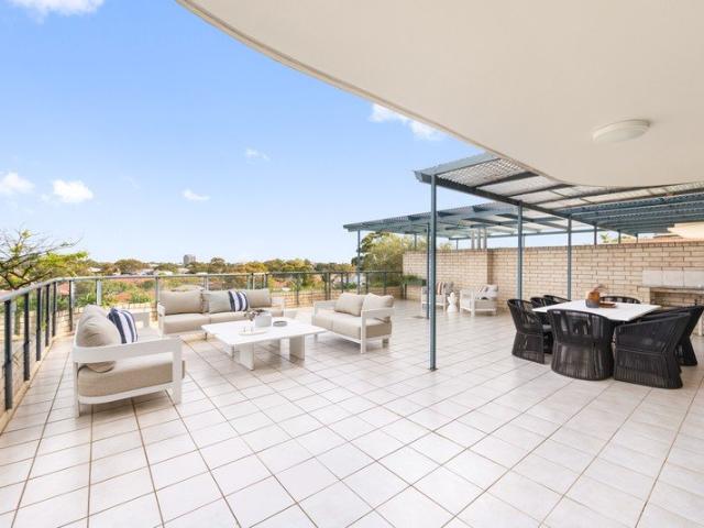 A Rooftop Entertainer In Newington Towers, Big Views And Superb Facilities In The Heart Of Maroubra