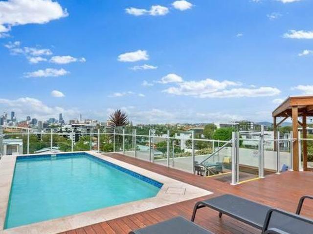 A rooftop you and your friends will love