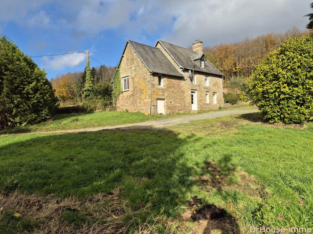 A ST POIS 50, maison en pierres, sans voisins, 4 chambres, 3800 m2, dépendances