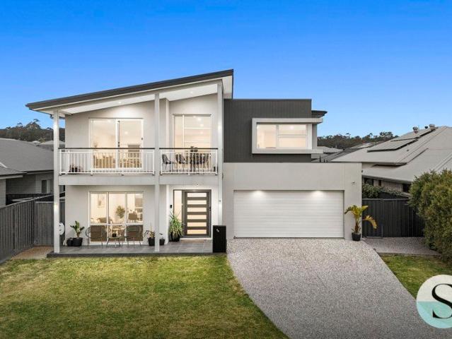 A Stand Out, Full Scale Family Entertainer with Quality Pool, Theatre and Flexible Living, You Don't Miss Out On Anything Here!