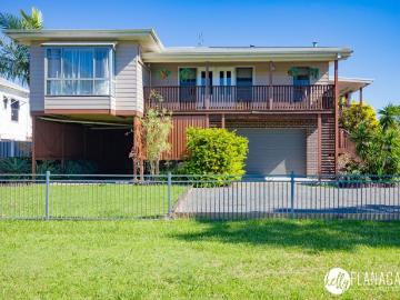 A Stand Out Home, 5 Tonne Lift, Rural Views, Rear Lane Access, Shedding, Quaint Coastal Village Life 948sqm Block