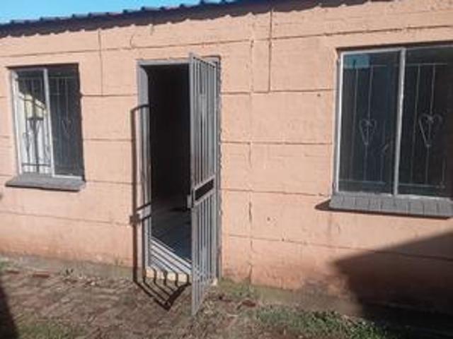 a standing 2 bedroom palmridge