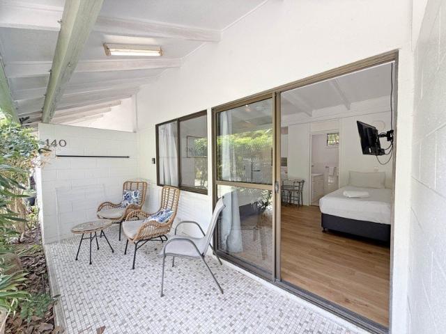 A Standout Island Studio Beautifully Presented & Ready to Enjoy!