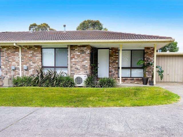 A STANDOUT UNIT WITH SPACE, STYLE AND CONVENIENCE