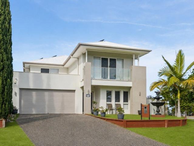 A Statement Family Home in an Unbeatable Position 10KW solar system