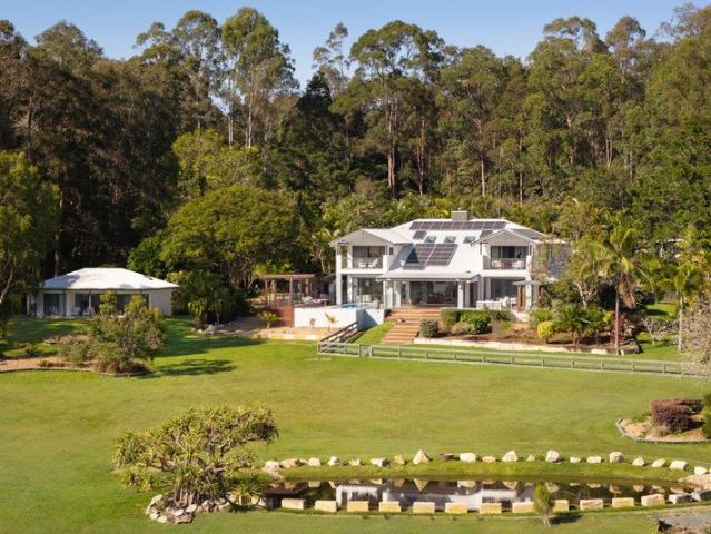 A Statement Home in an Extraordinary Setting