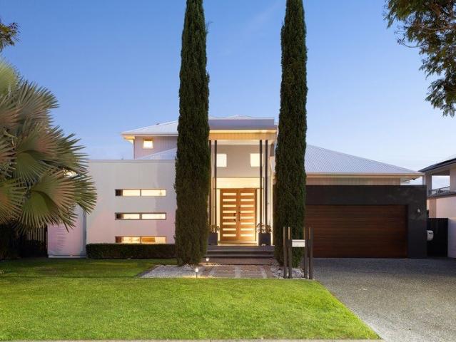 A Statement in Waterfront Luxury and Contemporary Elegance