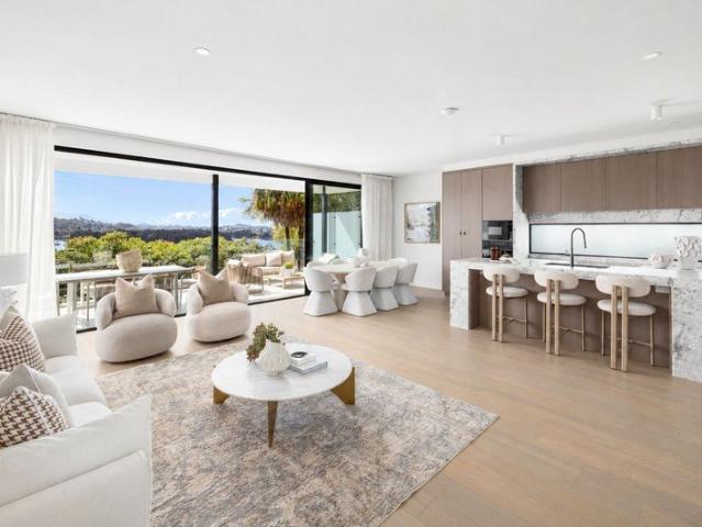 A Statement in Contemporary Lakeside Design