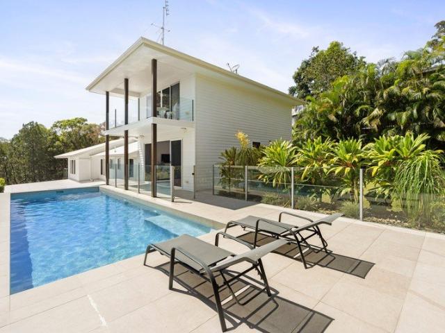 A Statement in Coastal Luxury Elevated, Elegant & Effortlessly Impressive