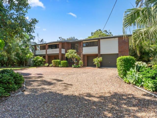 Rare, Exceptional Lifestyle Opportunity on a Level, 1 Acre in Wondunna