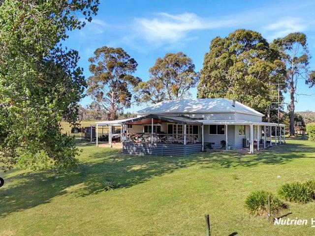 A Statement Lifestyle Property on the Banks of the Iconic and Picturesque Glenelg River
