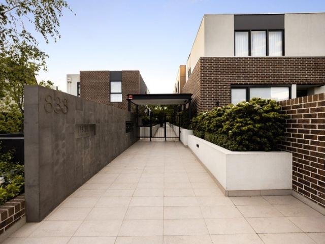 A Statement of Architectural Excellence Sun Infused Luxury, Style and Space
