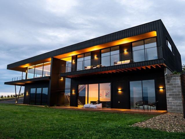 A Statement of Architectural Luxury Above the Bega Valley