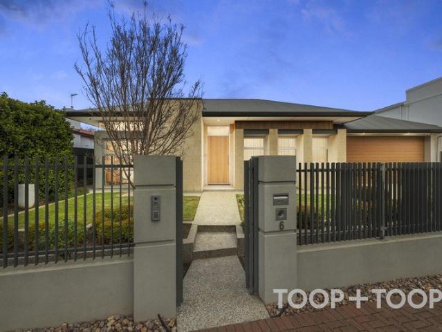 A STATEMENT OF MODERN LUXURY CRAFTED FOR ENTERTAINING