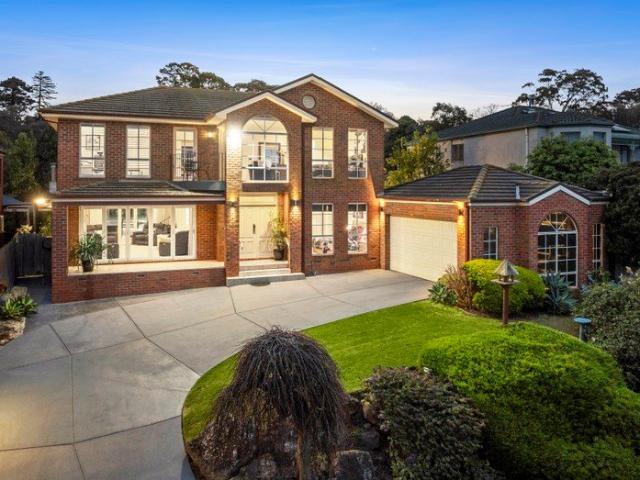 A Statement of Space, Quality & Stunning Bay Views
