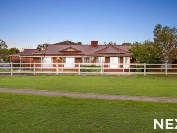 Melton West, Victoria - Balcony, Equipped kitchen