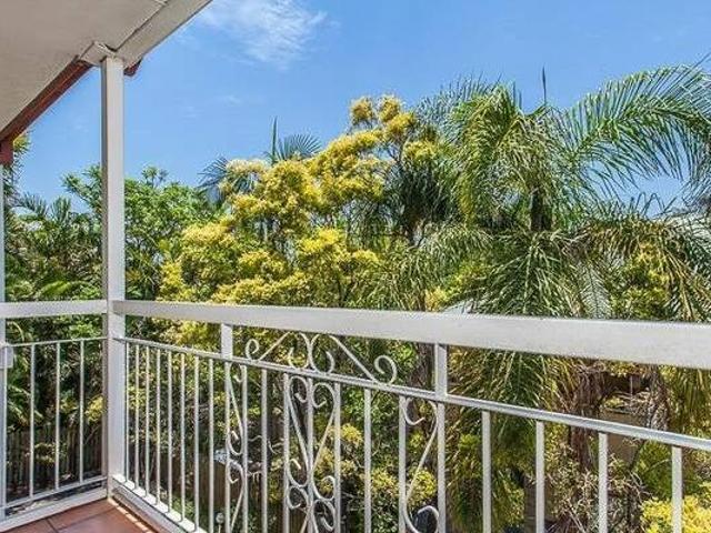 A STONES THROW FROM PADDINGTON CENTRAL