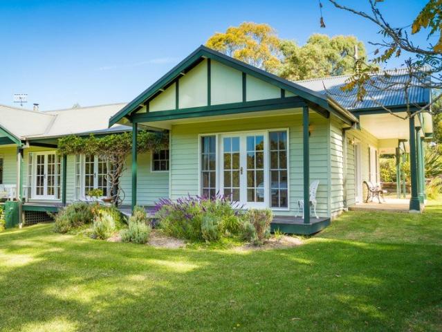 A Storybook Escape on 5 Acres Timeless Country Charm in Millingandi