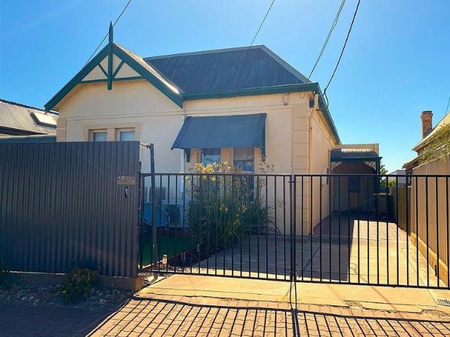 A street away from Henley Beach!