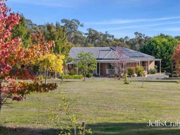 A striking country retreat with space, privacy and entertaining appeal