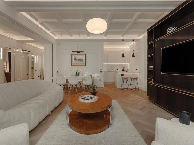A striking two bedroom apartment with access to Ennismore Gardens
