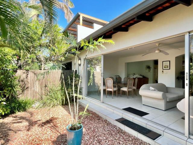 A stunning, modern duplex in secure complex on the beachfront!
