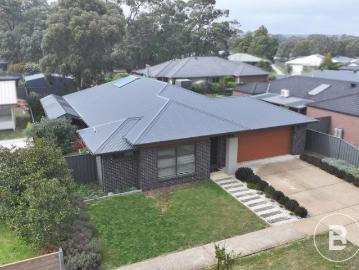 A STUNNING MODERN FAMILY HOME