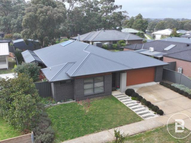 A STUNNING MODERN FAMILY HOME