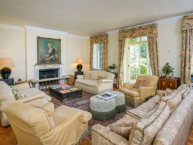 A stunning country house to rent within a wonderful rural location, enjoying superb views