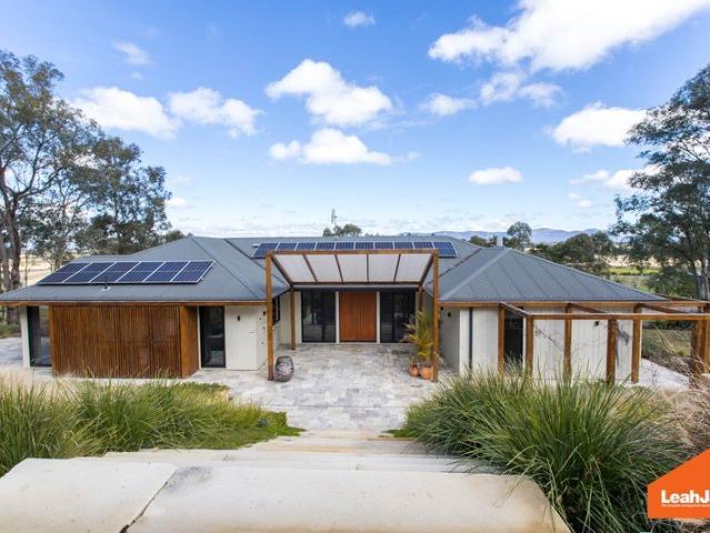 A Stunning Four bedroom, Property with an Outlook Over the Vine Covered Valley to the Pokolbin Mountains
