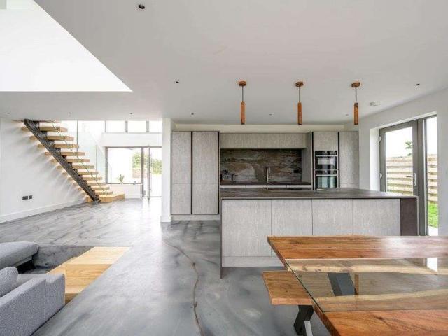 A stunning property, designed and presented to an exceptional standard. With modern finishes and décor, the large spacious rooms and well thought out design mak