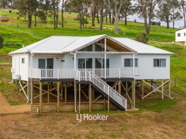 A Stunning Rural Retreat with Modern Luxury and Bushland Views