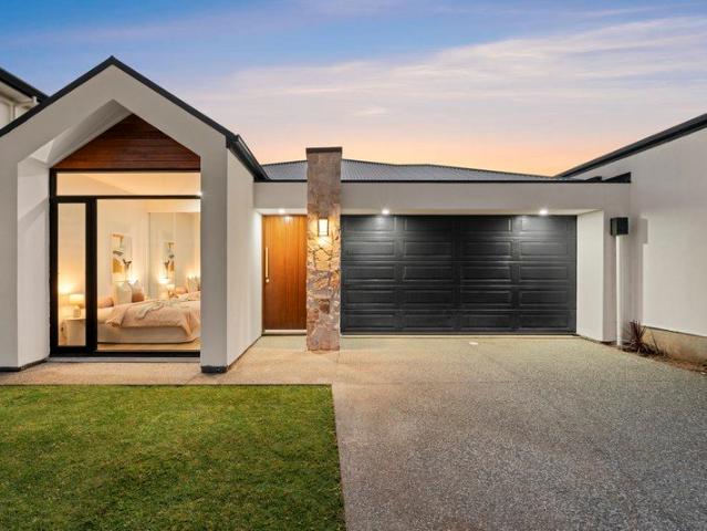 A Stunning Statement of Style, Space & City Fringe Sophistication