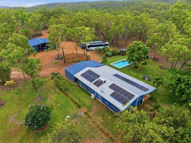 A Stunning Tropical Oasis Private, Peaceful and Ready to Enjoy