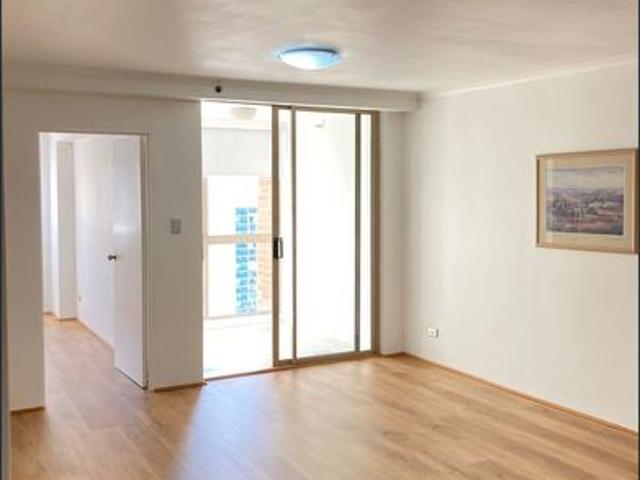 A stunning 2 bedroom apartment located in the heart of Sydney Miramar Apartment