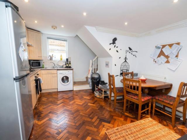 A stunning 2 bedroom flat in Finsbury Park N4