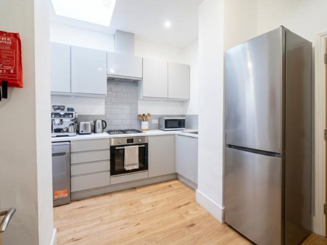 A stunning 3 bedroom 2 bathroom flat in N7