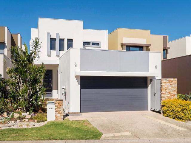 A Stunning 4 Bedroom Waterfront Mansion Hits the Market for Rent